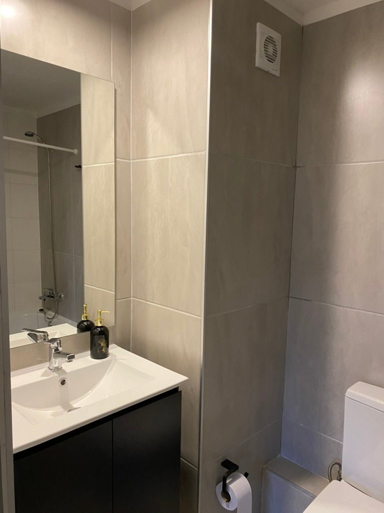 Segundo baño completo del departamento para 4 personas en Valparaíso