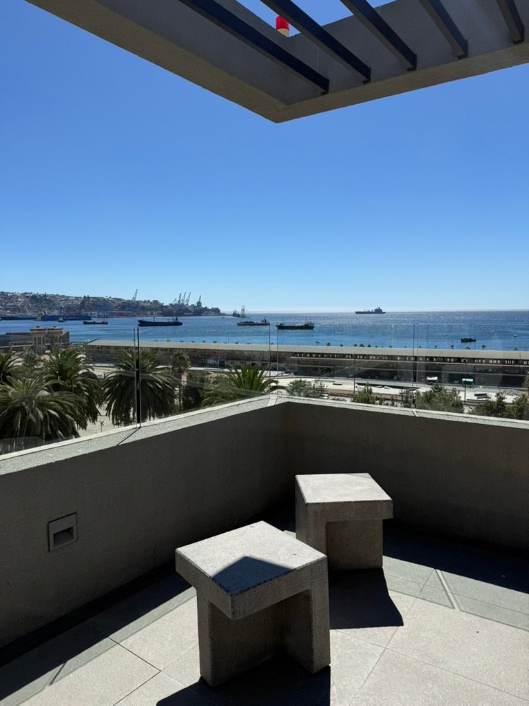Terraza panorámica con vista a la bahía de Valparaíso